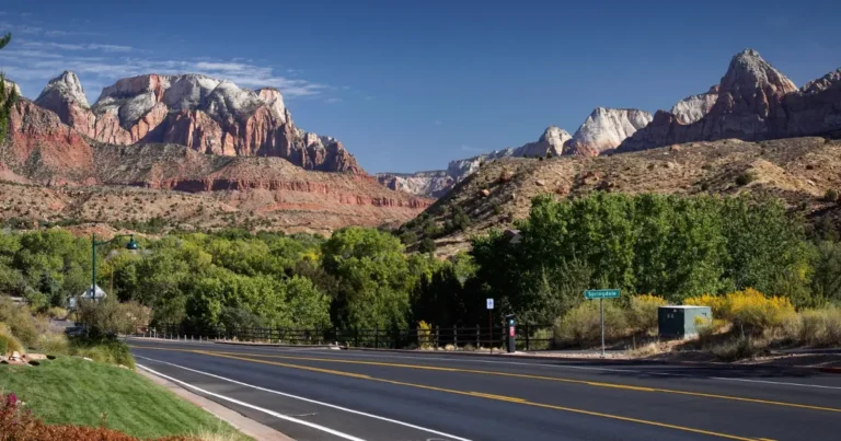 Plan your trip with Your Complete Zion National Park Travel Guide (Plan It Like a Pro): top hikes, one-day itinerary, where to stay, fees, shuttle info, and insider tips.